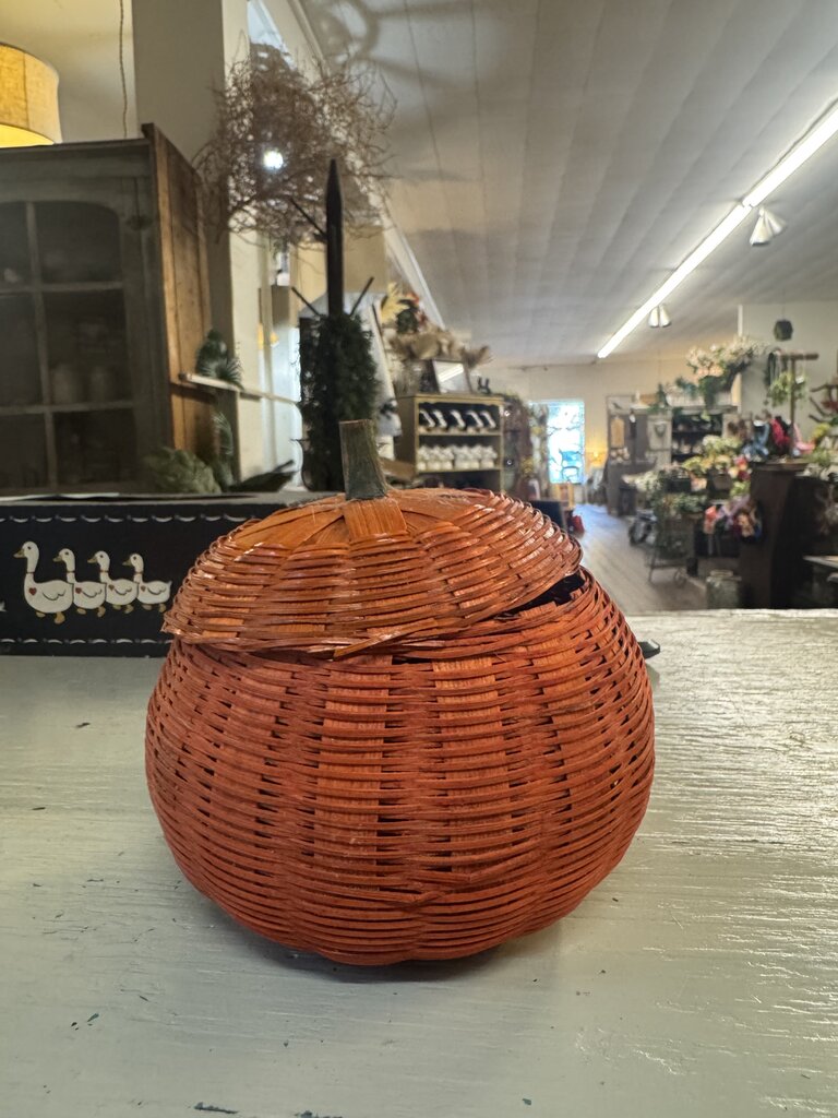 WOVEN PUMPKIN LIDDED BASKET