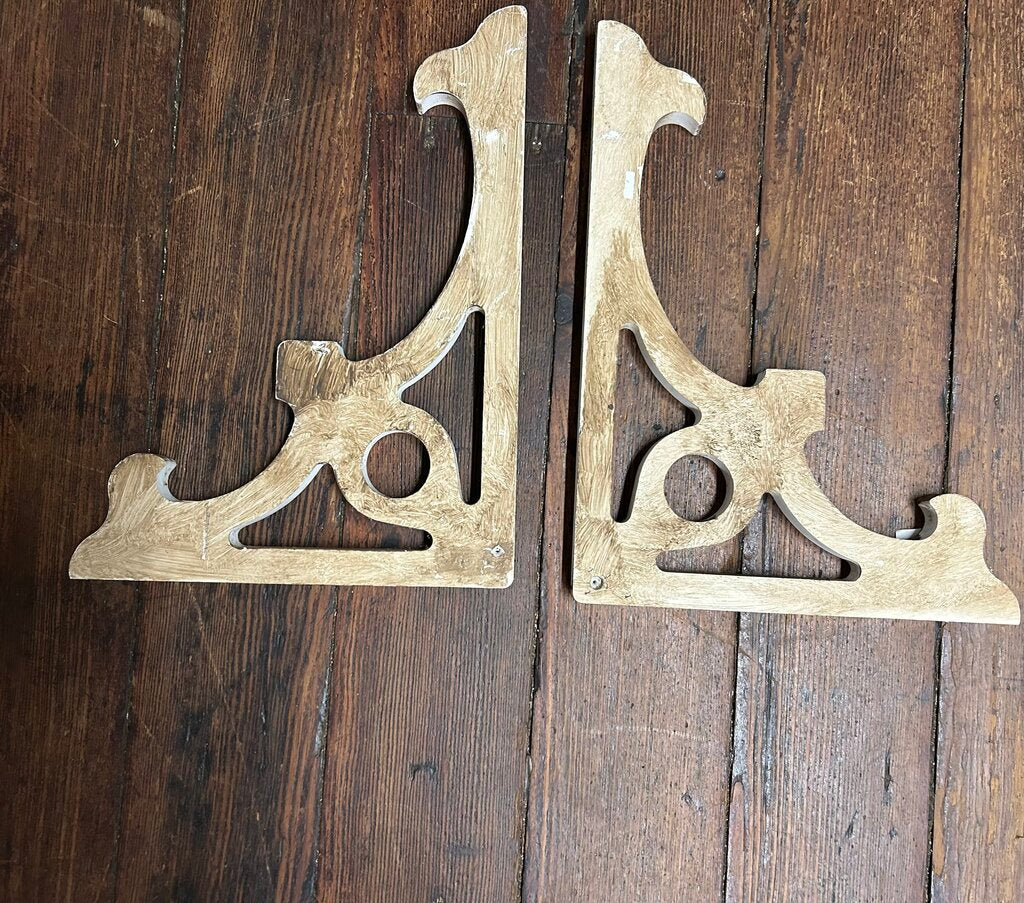 PAIR CORBELS