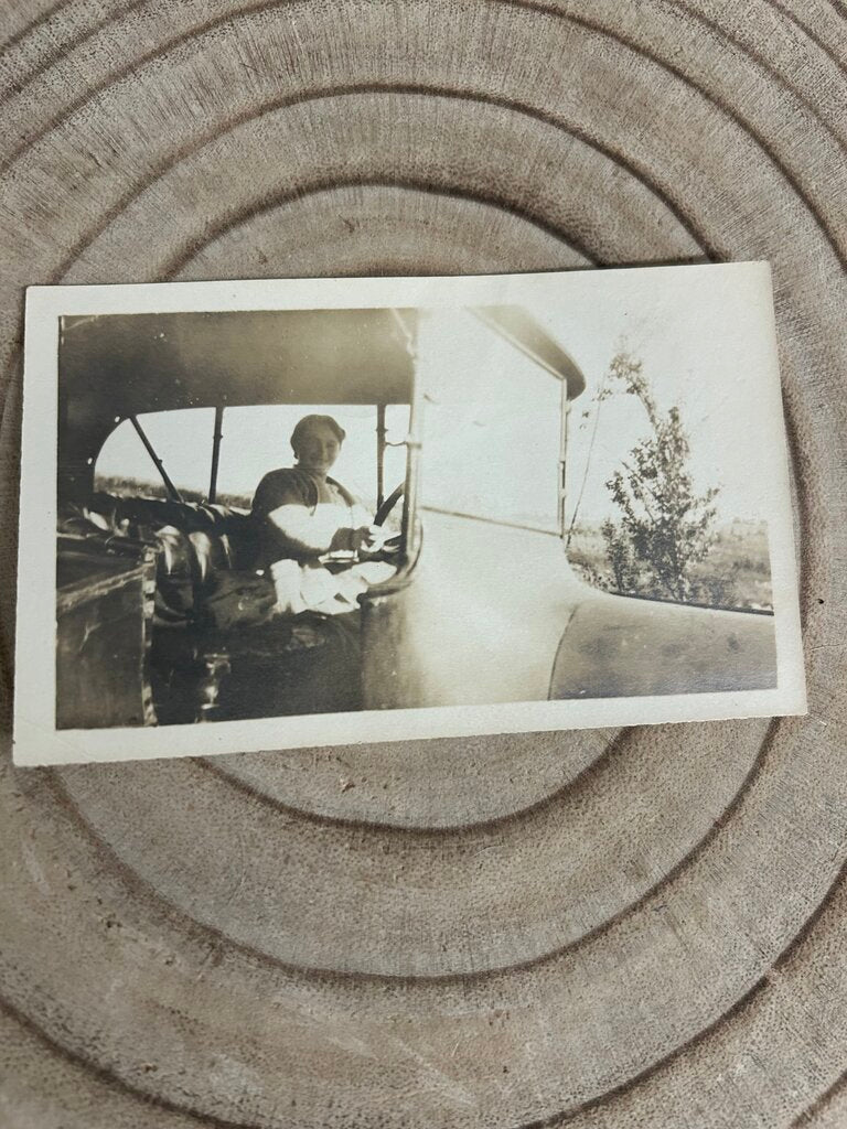 HILLIG PHOTO STUDIO ENVOLPE DATED 1956 WITH PICTURE INSIDE BLK/WHITE