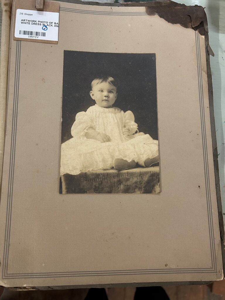 PHOTO OF BABY BLK/WHT