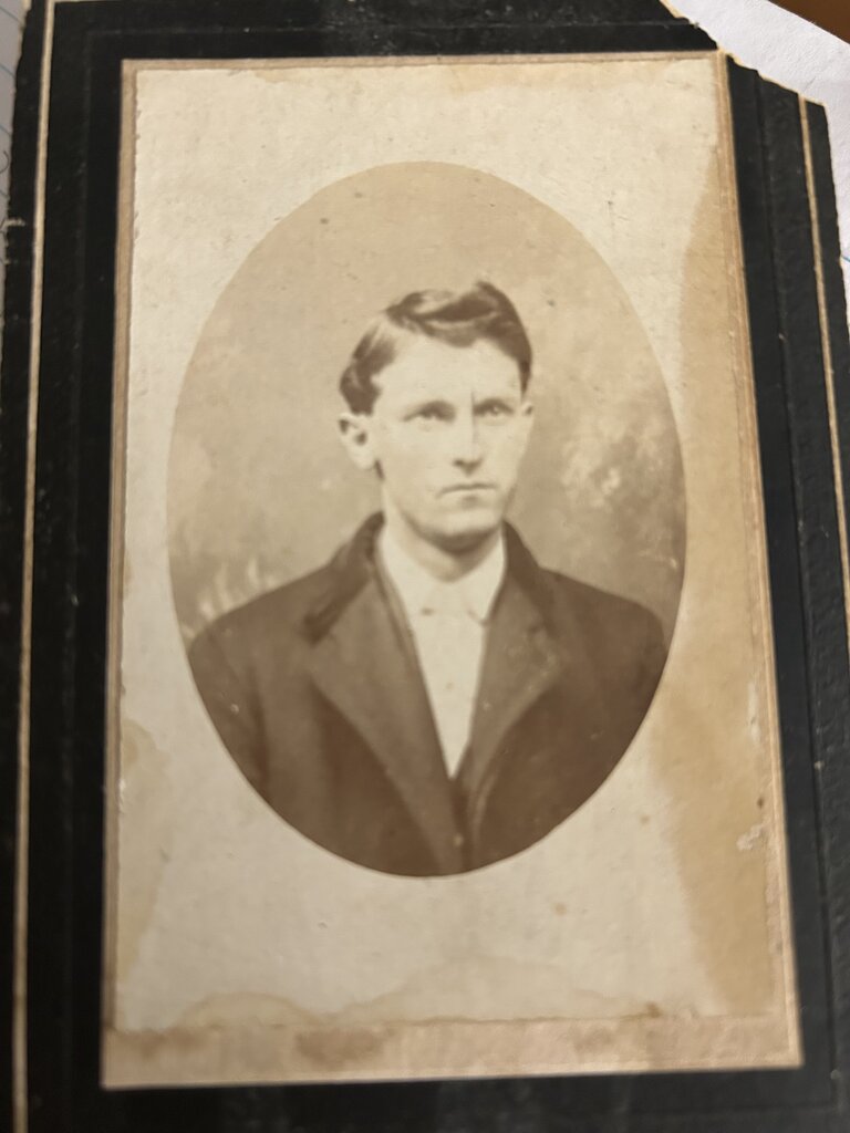 PORTRAIT CARD OF MAN IN SUIT BLK/WHT
