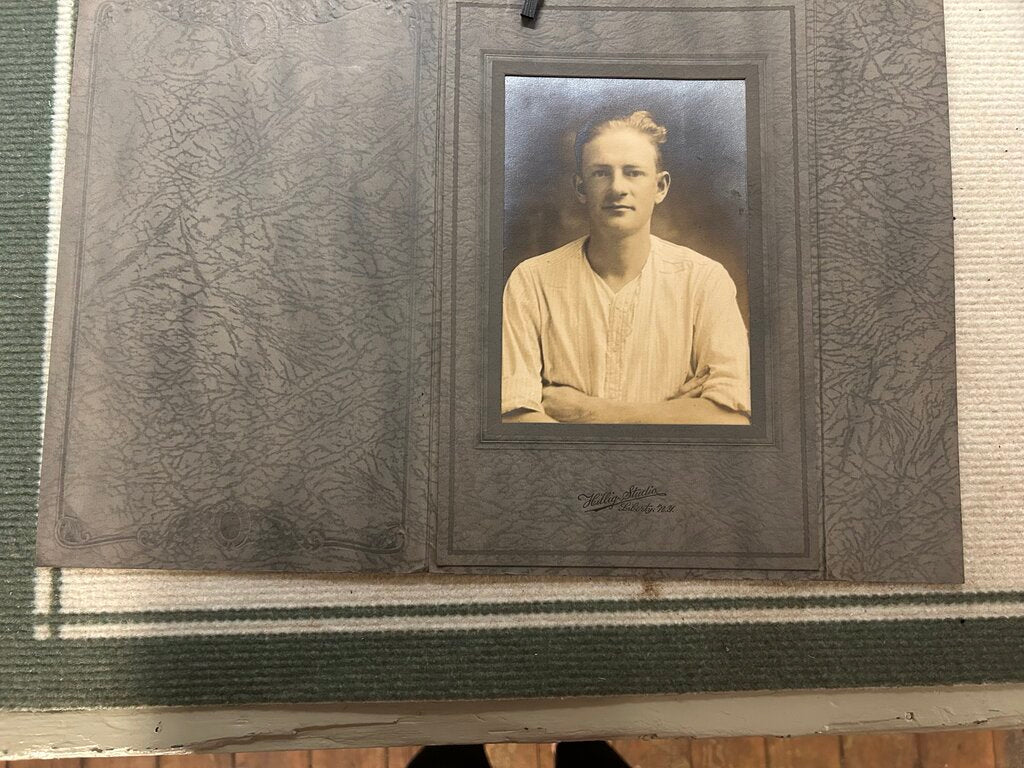 PHOTO OF YOUNG MAN IN WHITE