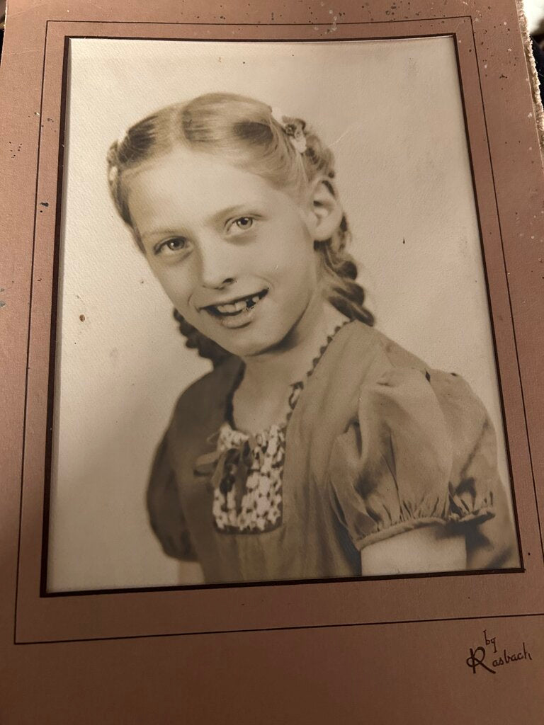 SCHOOL PHOTO OF YOUNG GIRLS WITH BRAIDS BLK/WHT