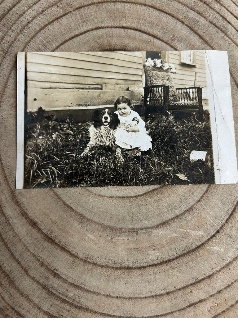 POST CARD WITH LITTLE GIRL AND DOG BLK/WHT
