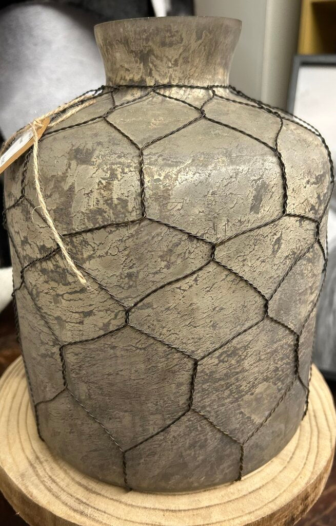 CHICKEN WIRE VASE