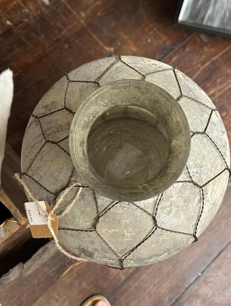 CHICKEN WIRE VASE