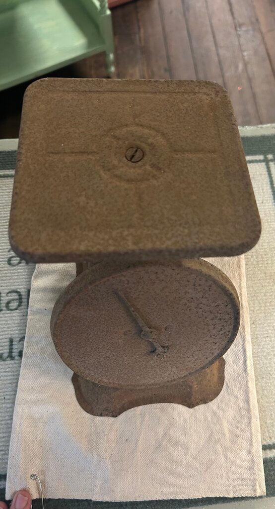 VINTAGE KITCHEN SCALE