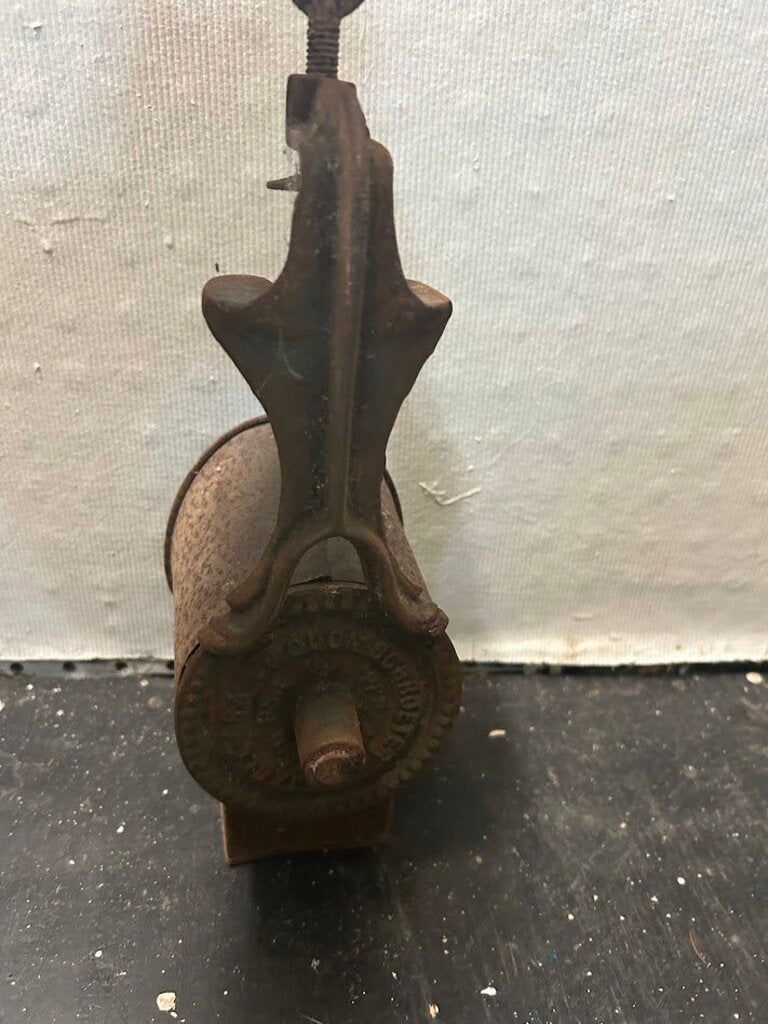 VINTAGE VEGETABLE/CHEESE GRATER