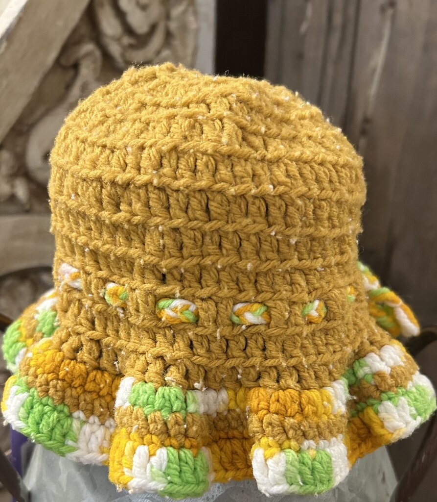 HAND CROCHETED VINTAGE STYLE HAT