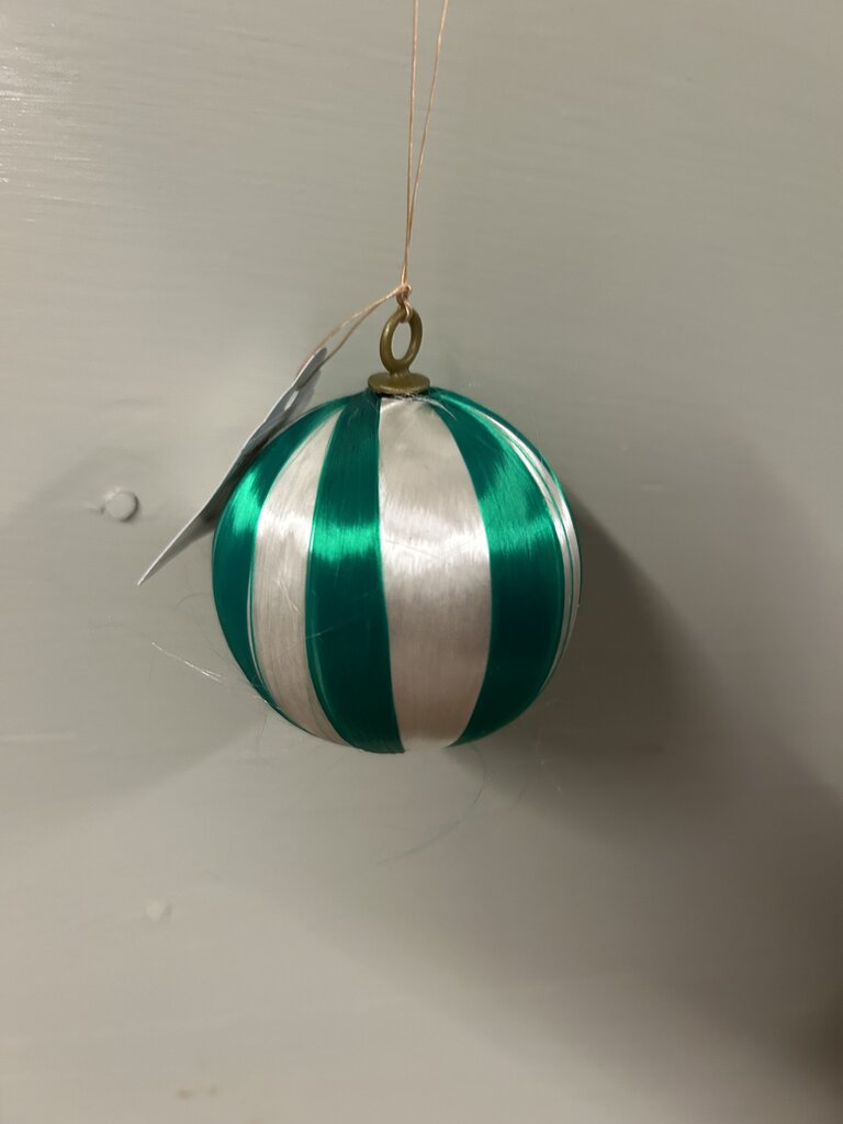 STRIPED VINTAGE ORNAMENT GREEN AND WHITE