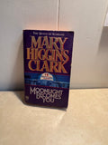 MARY HIGGINS CLARK MOONLIGHT BECOMES YOU
