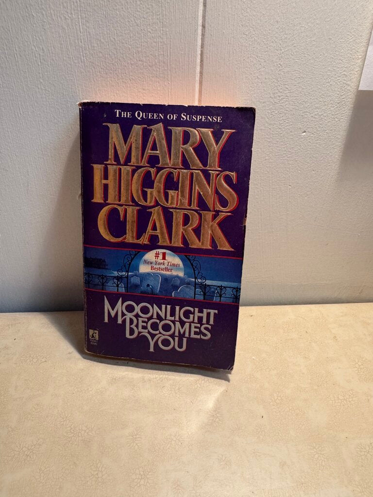 MARY HIGGINS CLARK MOONLIGHT BECOMES YOU