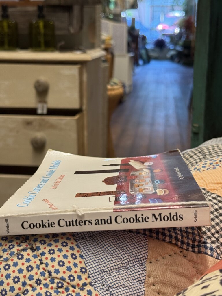 COOKIE CUTTERS AND COOKIE MOLDS ART IN THE KITCHEN
