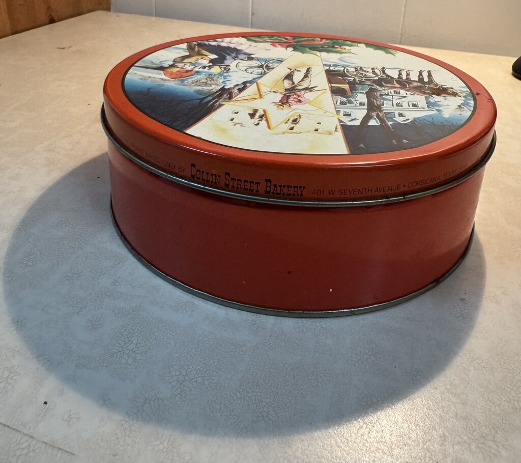 VINTAGE CHRISTMAS COOKIE TIN