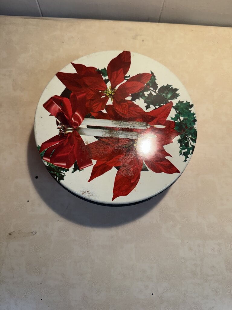 VINTAGE CHRISTMAS POINSETTIA TIN