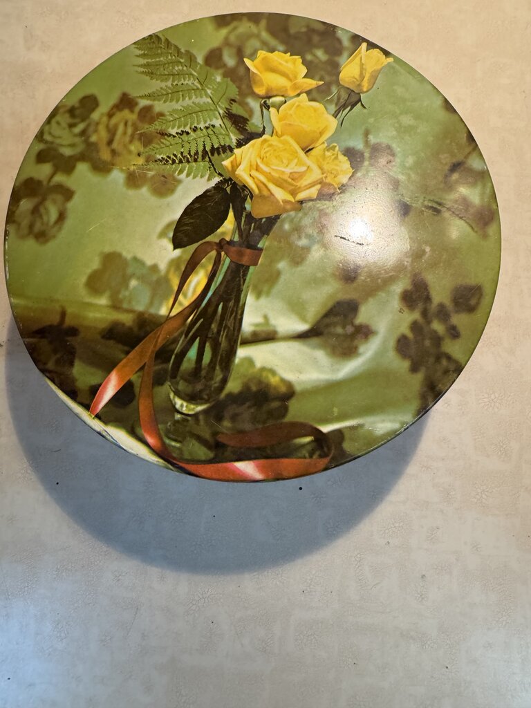 VINTAGE FLORAL ROSE TIN