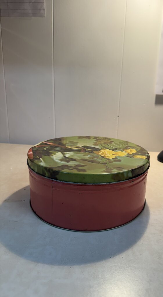 VINTAGE FLORAL ROSE TIN