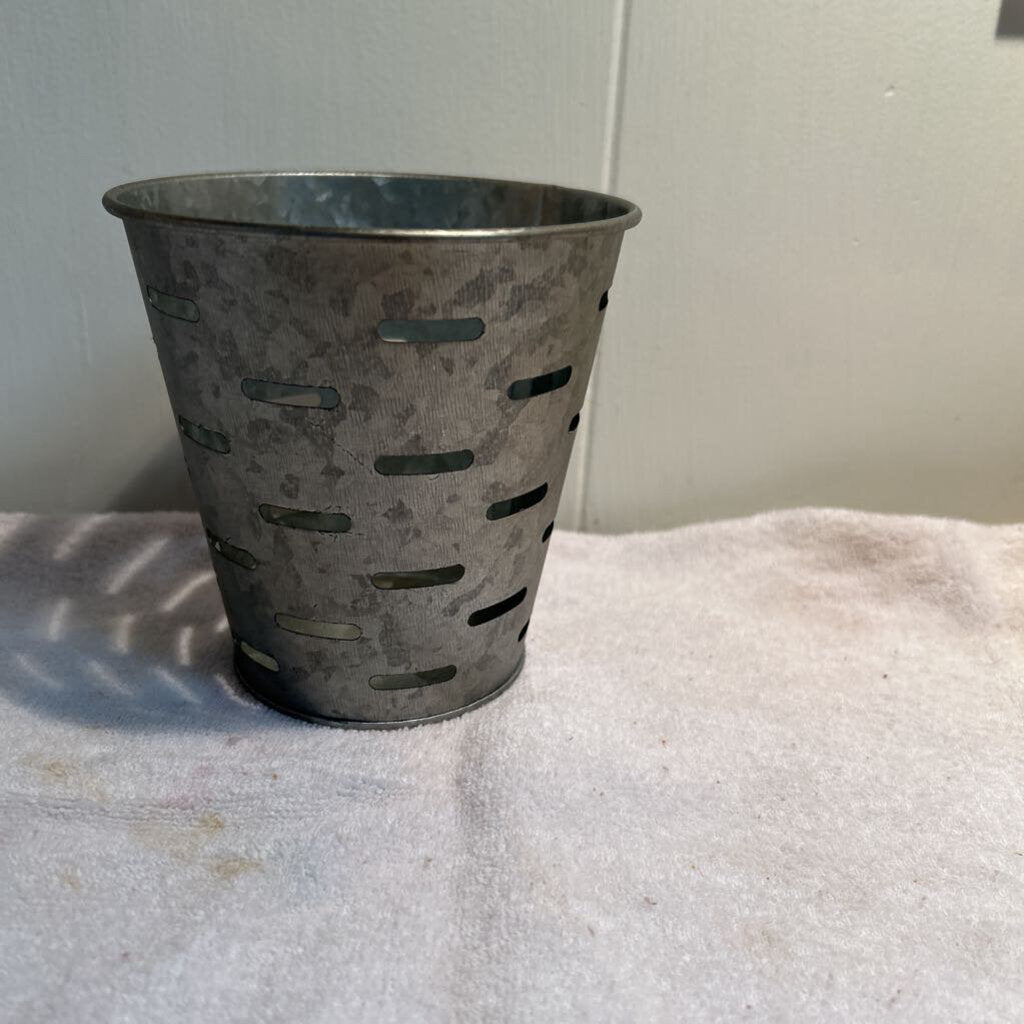 SM OLIVE BUCKET