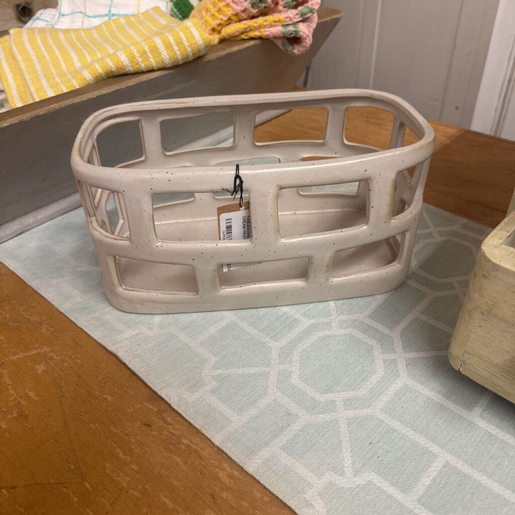 STONEWARE CREAM FRUIT BASKET