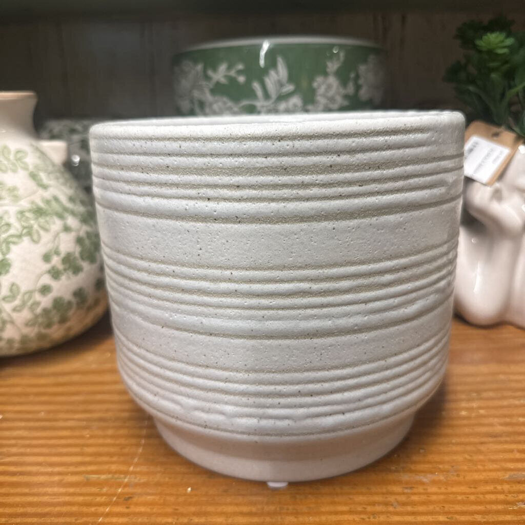 CERAMIC TEXTURED FINISHED PLANTER