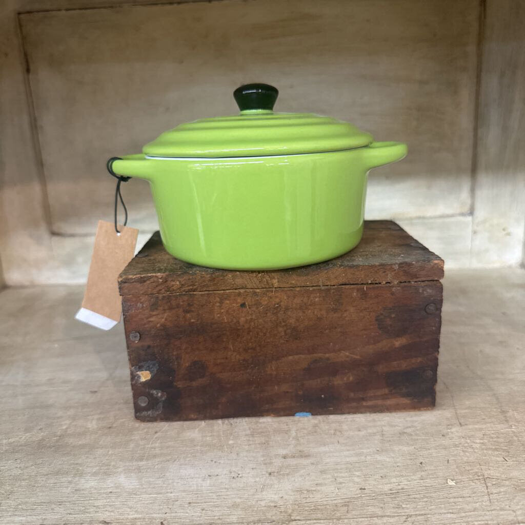 MINI BAKER WITH BLACK BUTTON LID GREEN