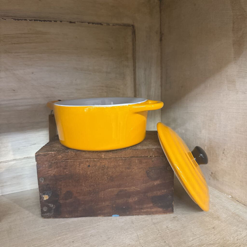 MINI BAKER WITH BLACK BUTTON LID ORANGE