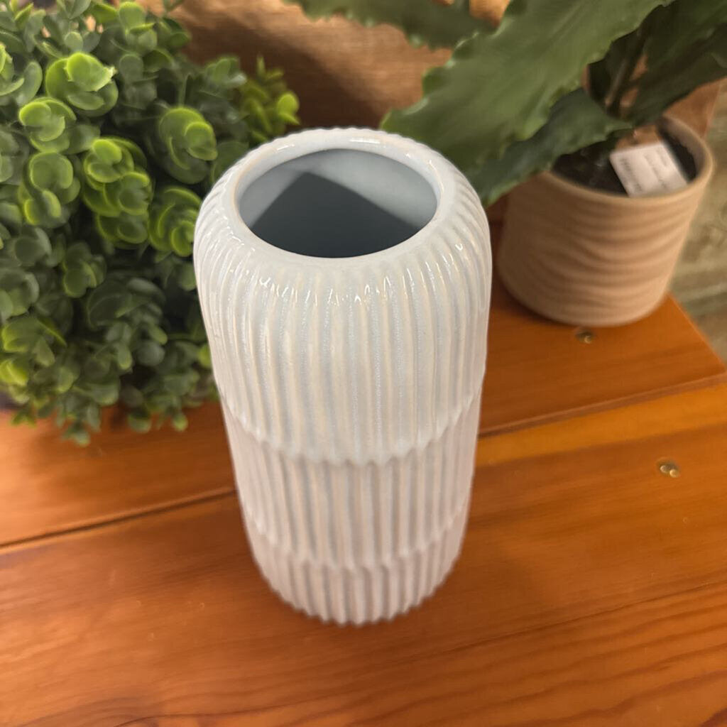 LIGHT BLUE RIBBED VASE