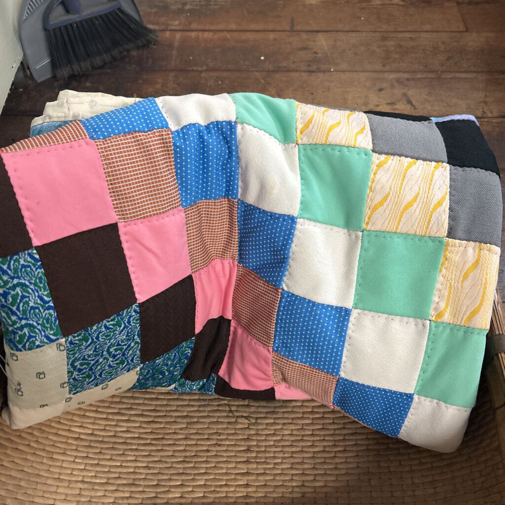 VINTAGE HANDSEWN QUILT