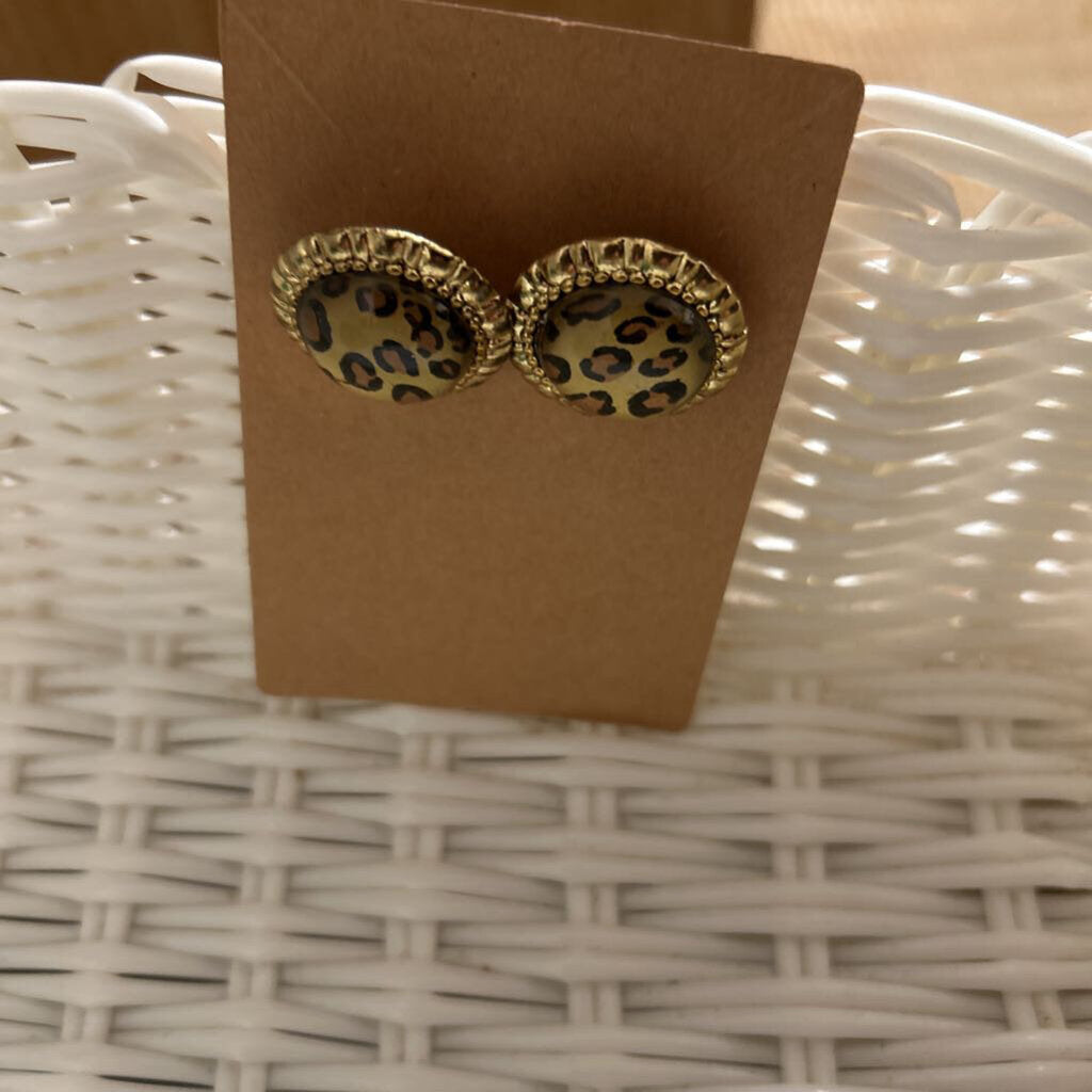 GOLD TONED LEOPARD PRINT STUD ER