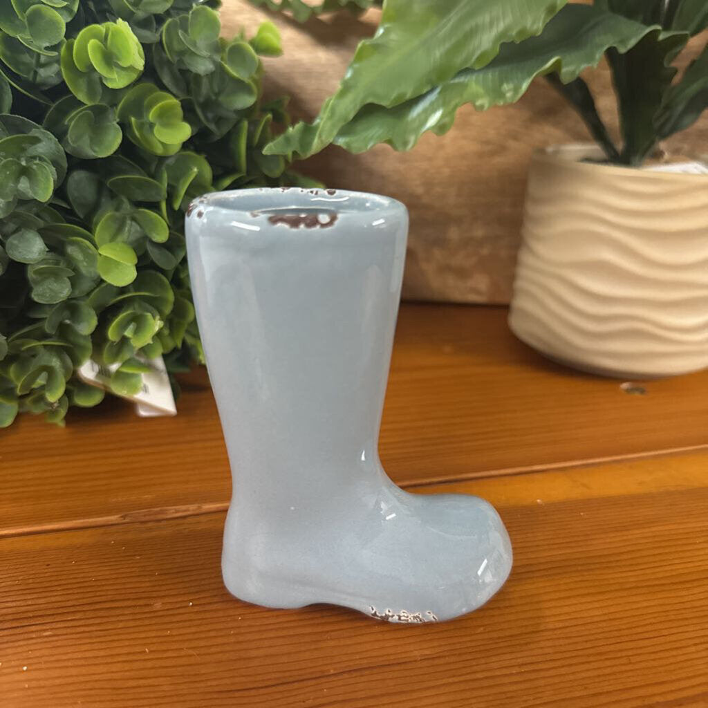 DISTRESSED BOOT VASE