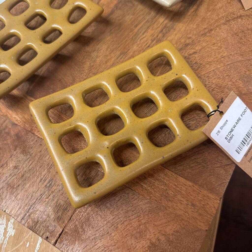 FOOTED SOAP DISH