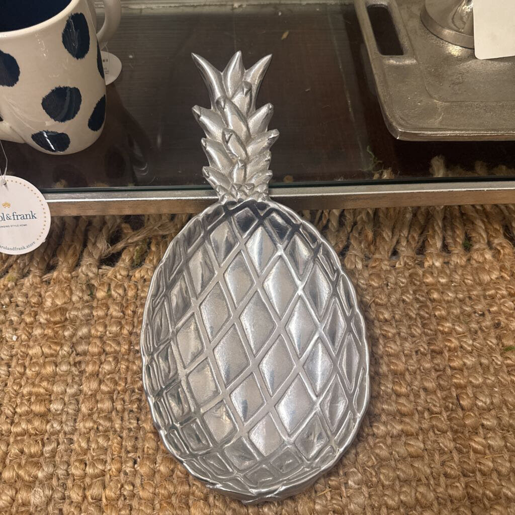 LARGE SILVER PINEAPPLE