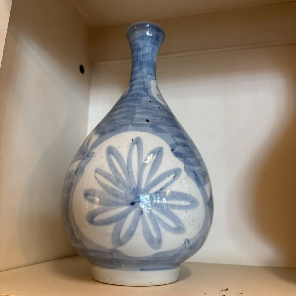 HAND PAINTED FOLK ART BLUE/WHITE VASE