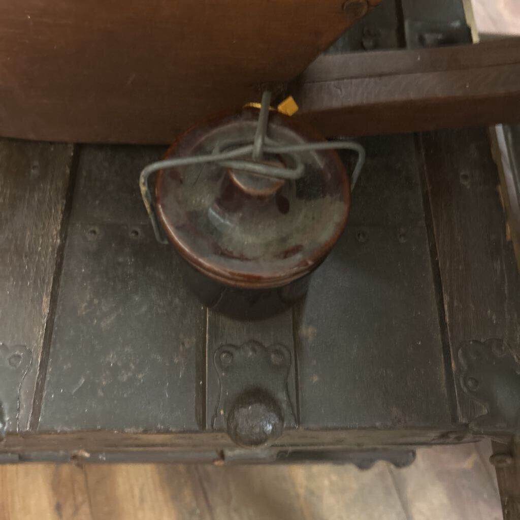 VINTAGE CHEESE CROCK