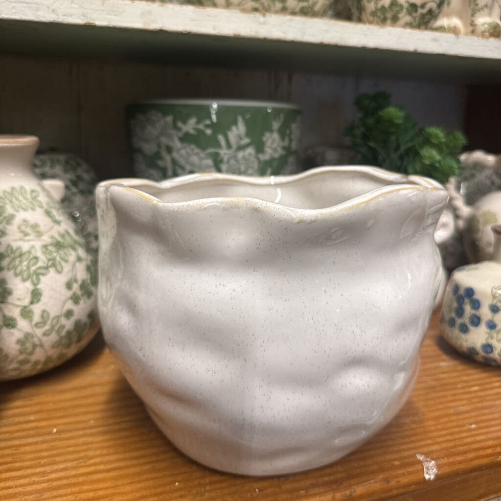 MED WAVY CERAMIC PLANTER