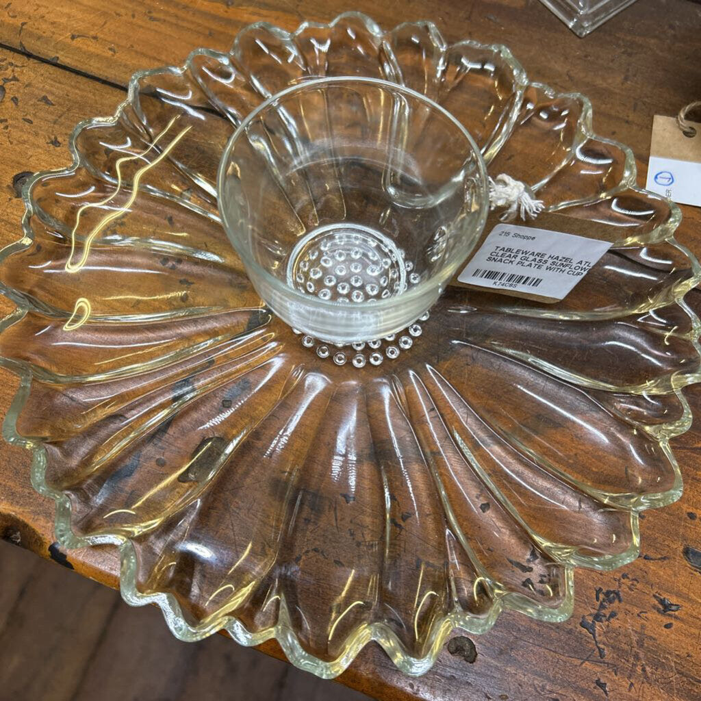 HAZEL ATLAS CLEAR GLASS SUNFLOWER SNACK PLATE WITH CUP