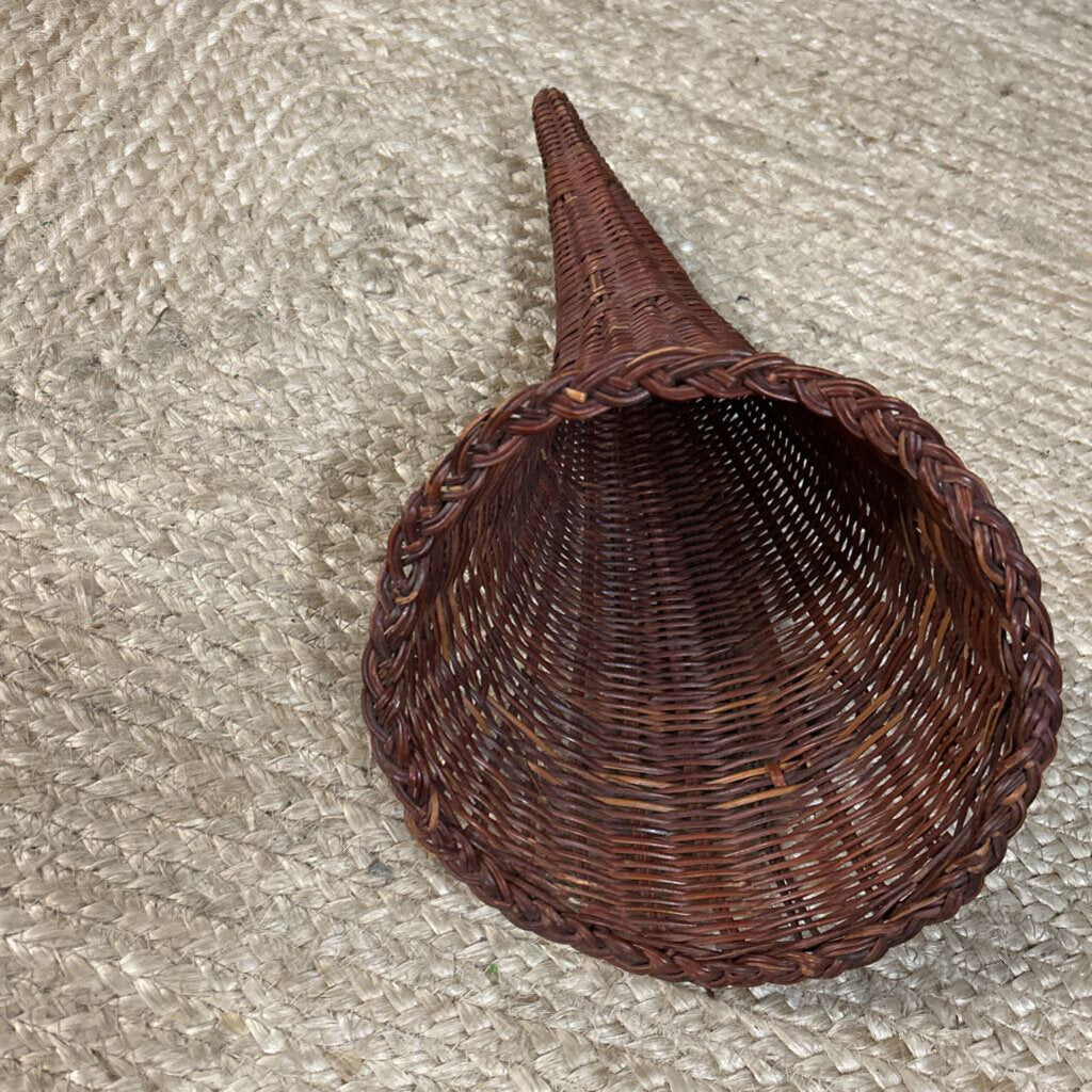 WICKER CORNUCOPIA SM