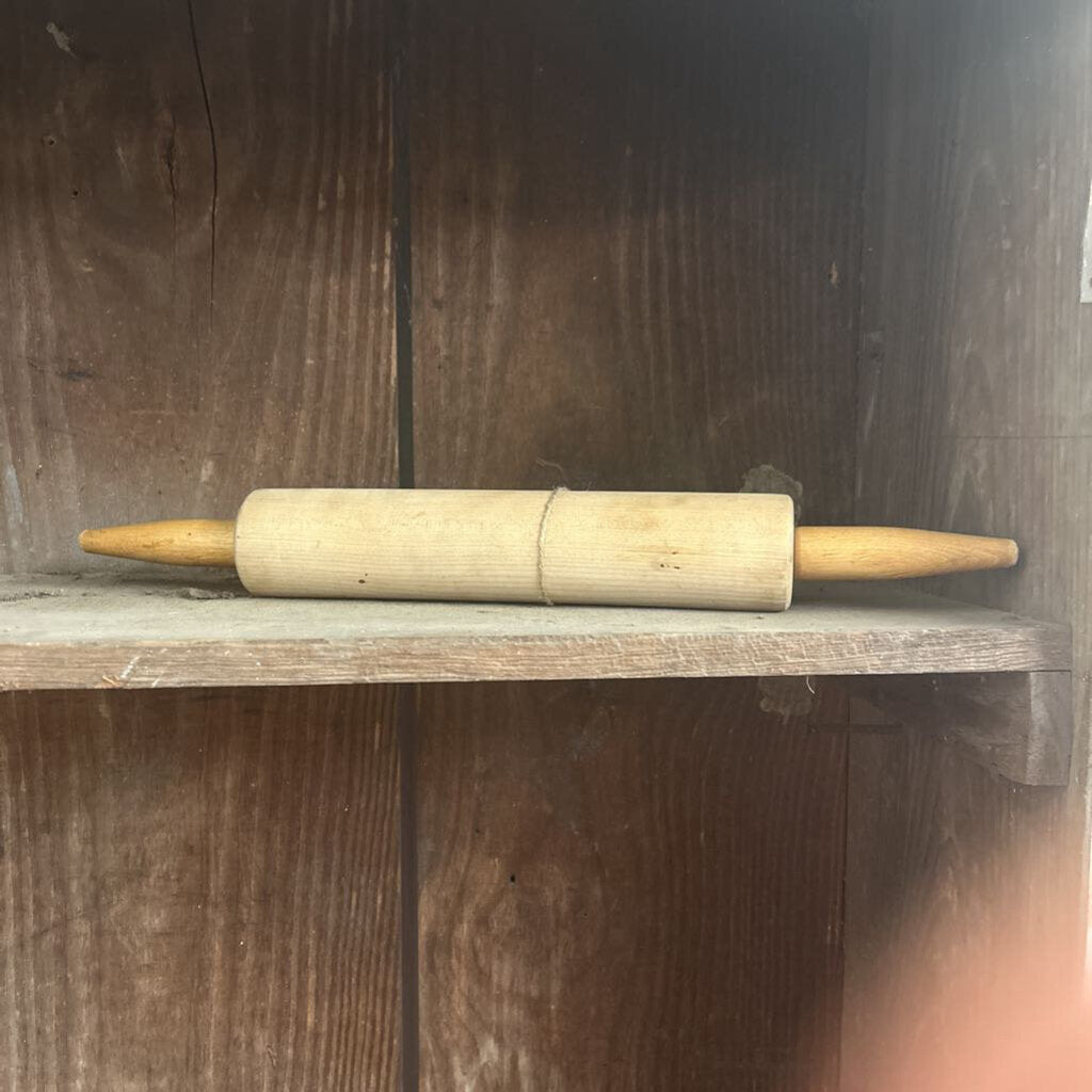 VINTAGE WOODEN ROLLING PIN