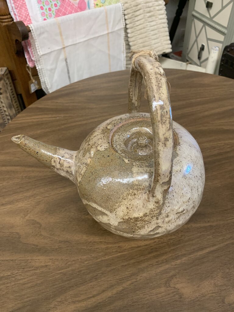 BROWN POTTERY TEA POT