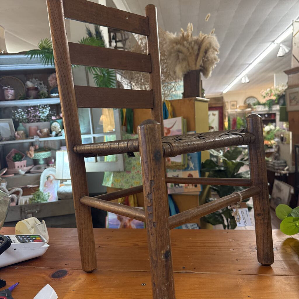 VINTTAGE CHILDS LADDERBACK CHAIR WITH WWOVEN RUSH SEAT