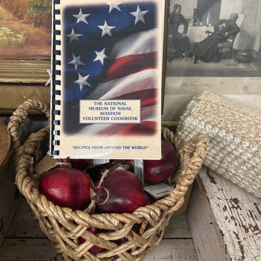 THE NATIONAL MUSEUM OF NAVAL AVIATION VOLUNTEER COOKBOOK