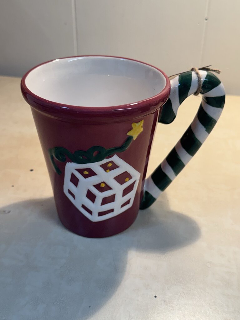 CHRISTMAS MUG WITH CANDY-CANE HANDLE