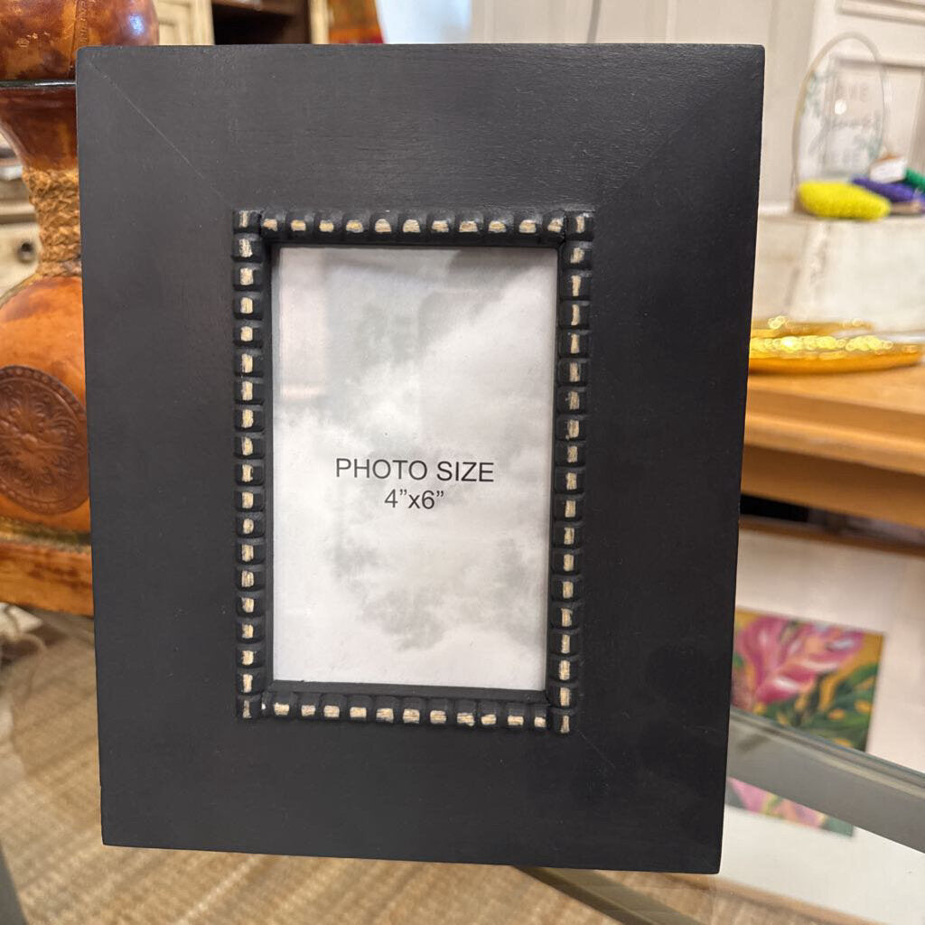 BLACK PICTURE FRAME