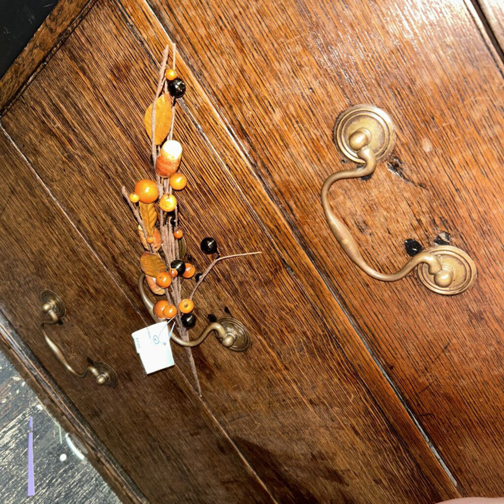 PRIMITIVE CANDY CORN PICK
