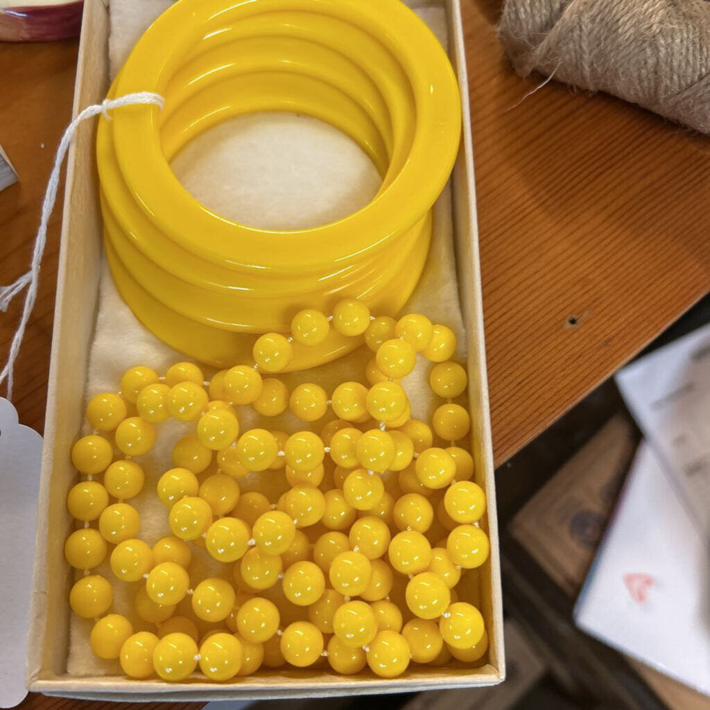 YELLOW NECKLACE AND BRACELET SET