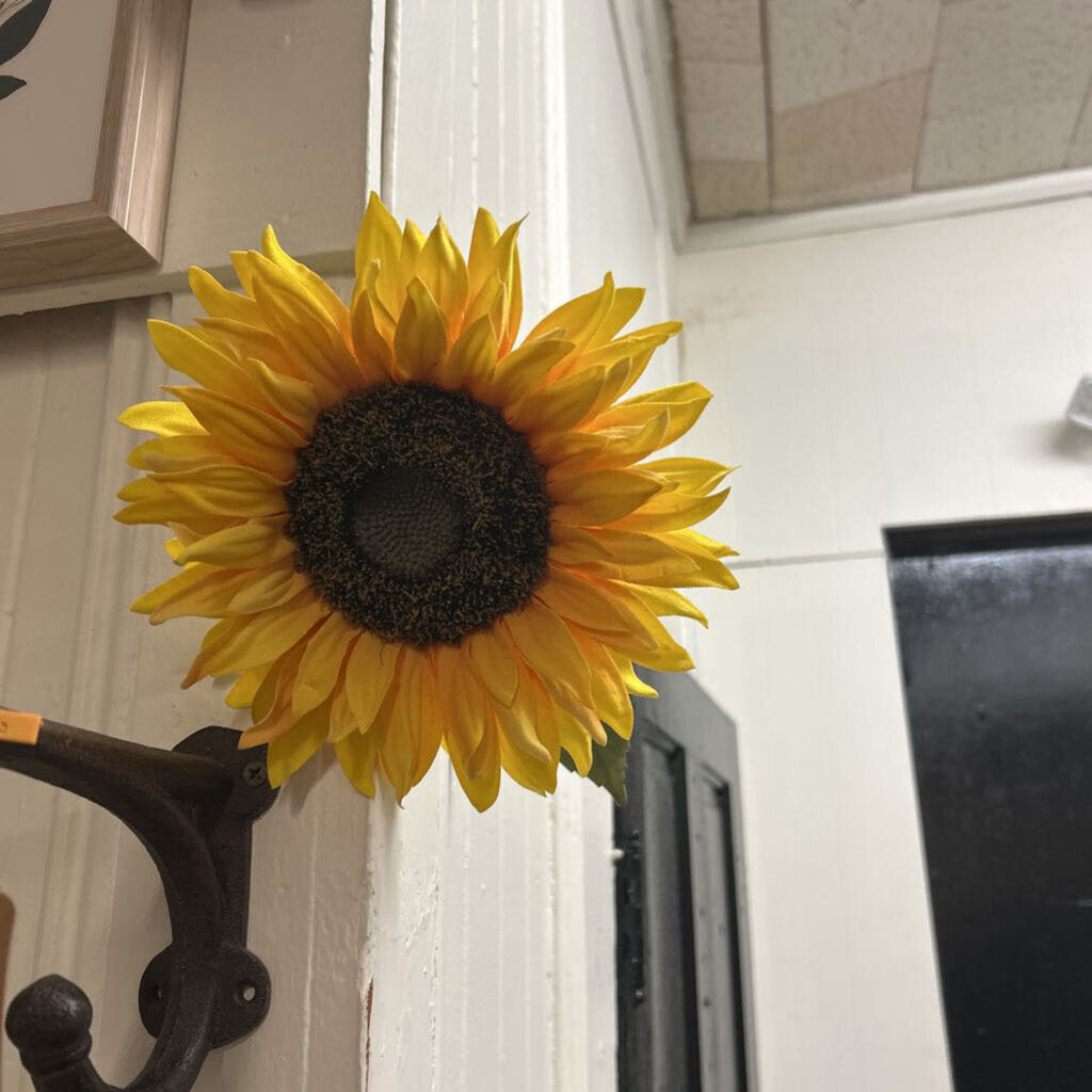 SINGLE BUD SUNFLOWER STEM