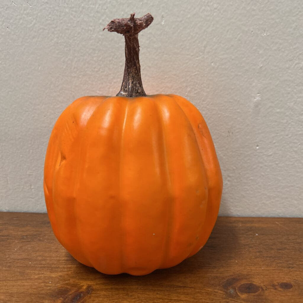 PLASTIC PUMPKIN ORANGE