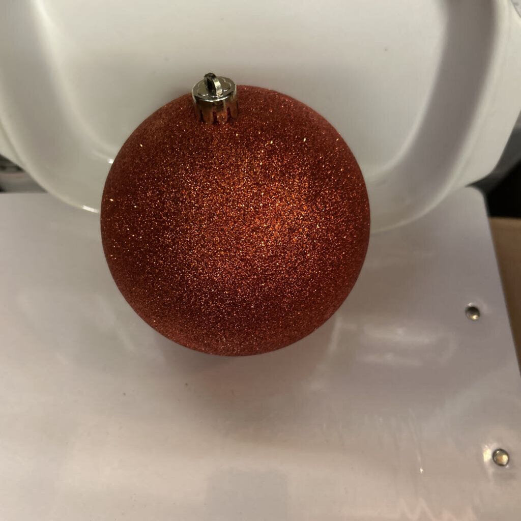 PLASTIC YARD ORNAMENT RED GLITTER SMALL