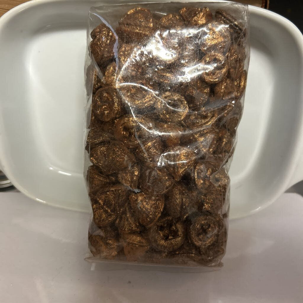 DRIED EUCALYPTUS PODS