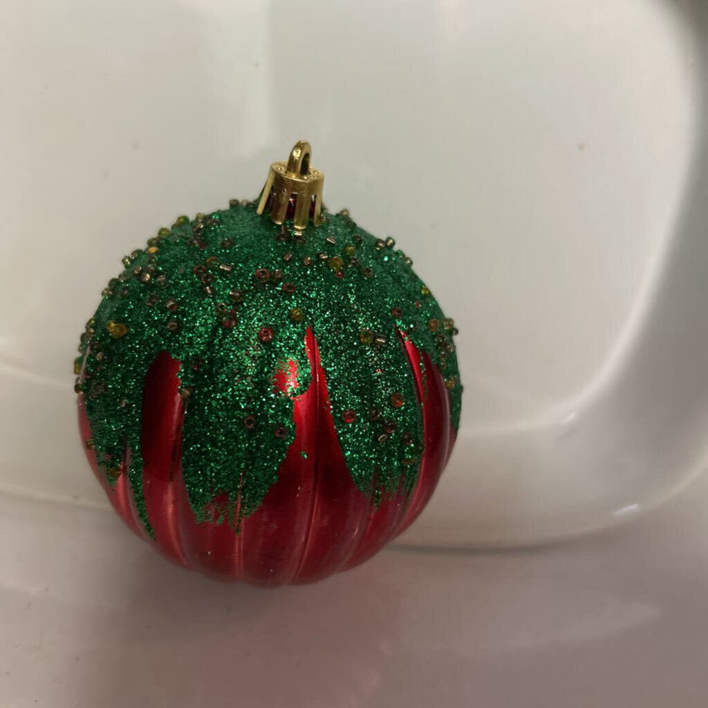 GLITTER TOMATO ORNAMENT
